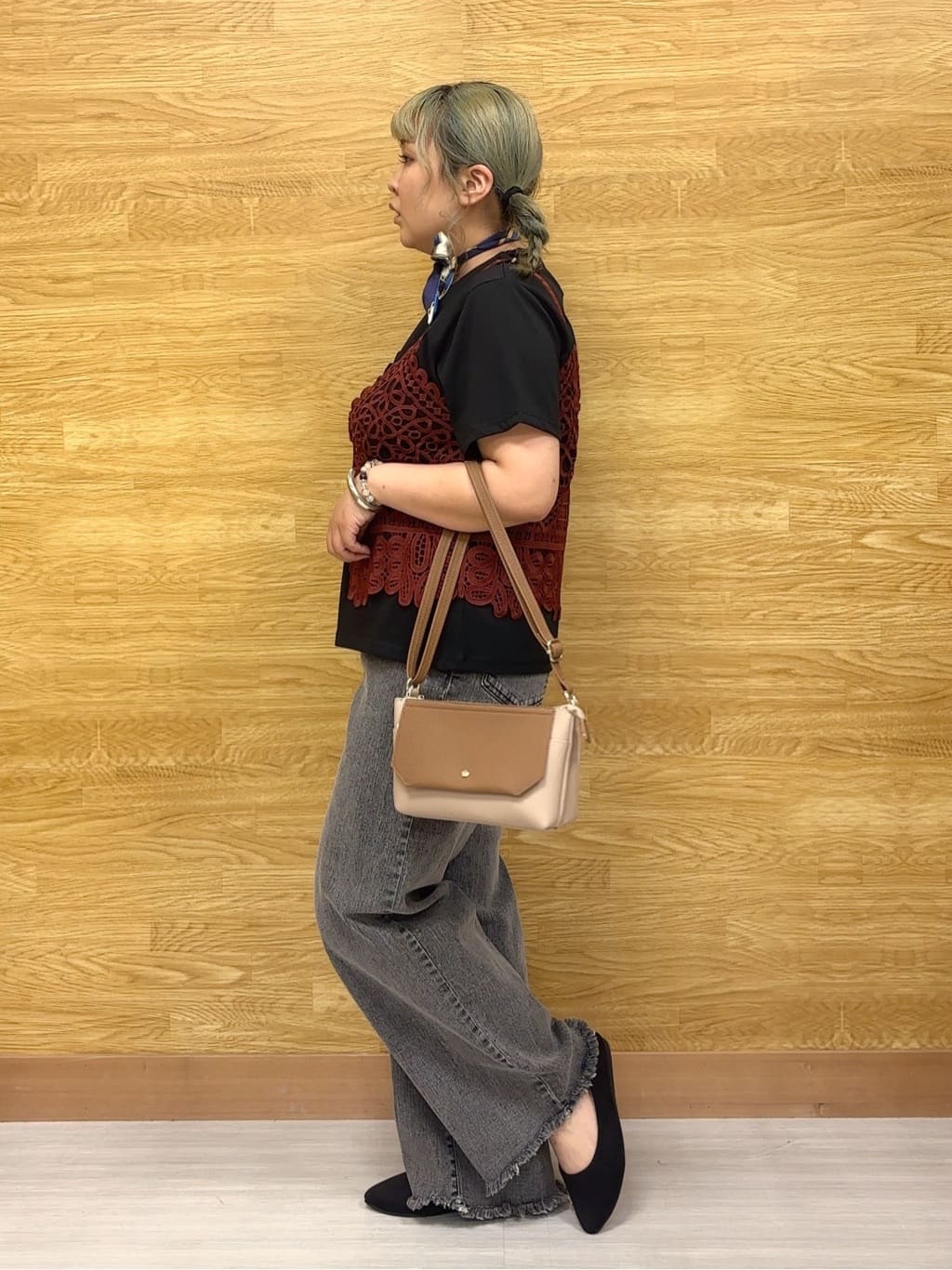 ぁむさんの「SHOO･LA･RUE｜【2点セット/ひんやり】レースビスチェ＋Tシャツ」を使ったコーディネート