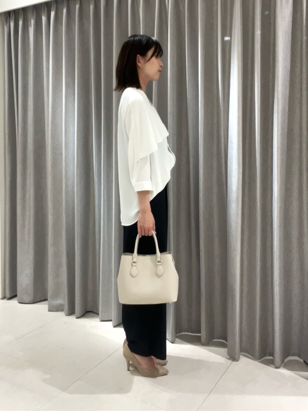 kumiさんの「INDIVI｜【羽織りとしても活躍！】ケープカラーブラウス」を使ったコーディネート