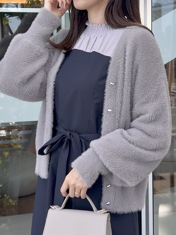 teiさんの「Couture brooch｜【ふわふわ/前後2WAY】フェザーカーディトップス」を使ったコーディネート