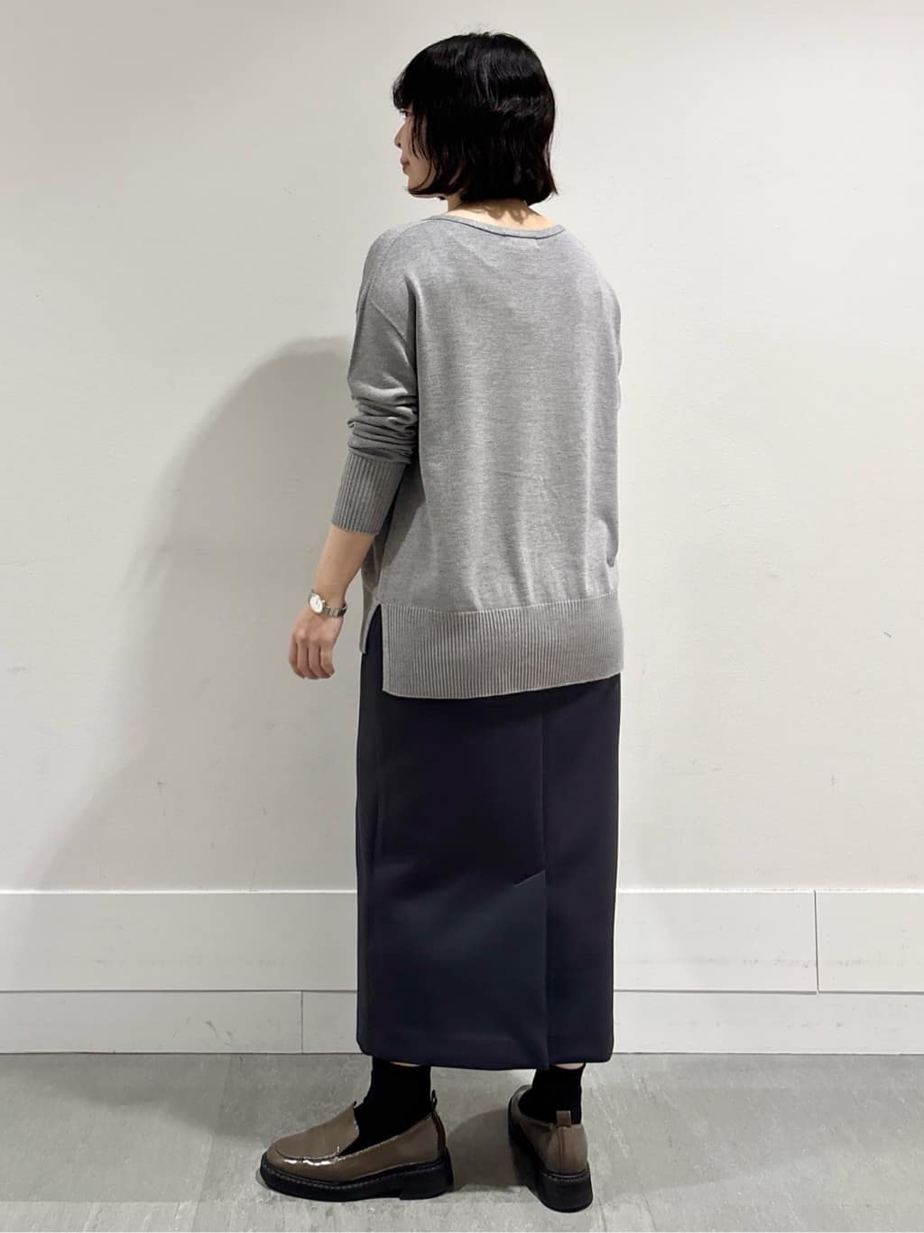 モエカさんの「UNTITLED｜【8色展開/体型カバー】魅せるタイムレスニット」を使ったコーディネート
