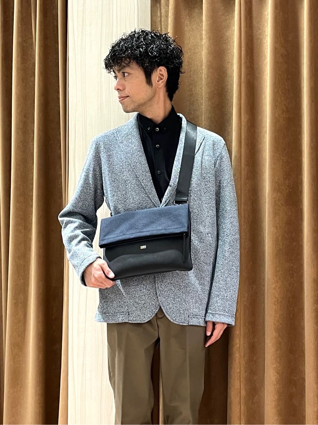 URAさんの「TAKEO KIKUCHI｜【オフィスカジュアル対応】ドレス チノパンツ」を使ったコーディネート