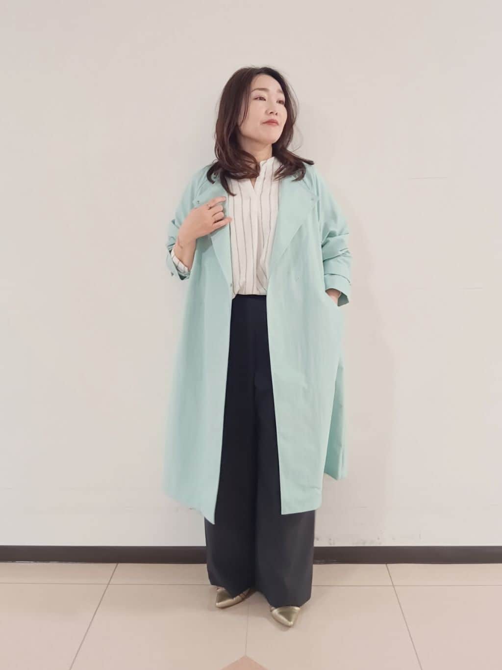 kaoさんの「INDIVI｜◆【撥水／UVケア／軽量】トレンチ風ロングコート」を使ったコーディネート