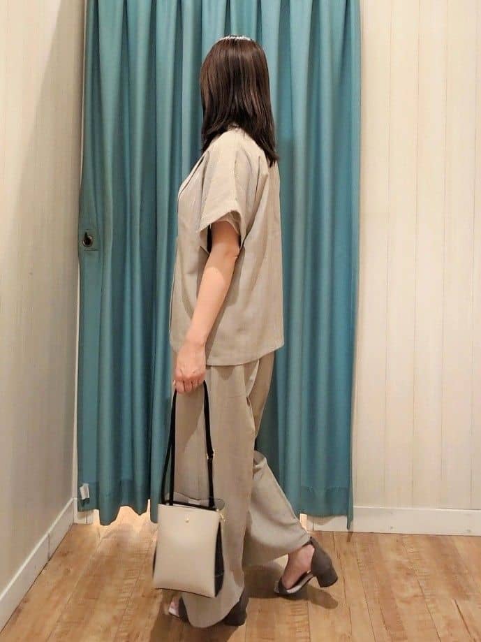 kawa.さんの「SHOO･LA･RUE｜◆カジュアルにもきれいめにも アンクルストラップサンダル」を使ったコーディネート