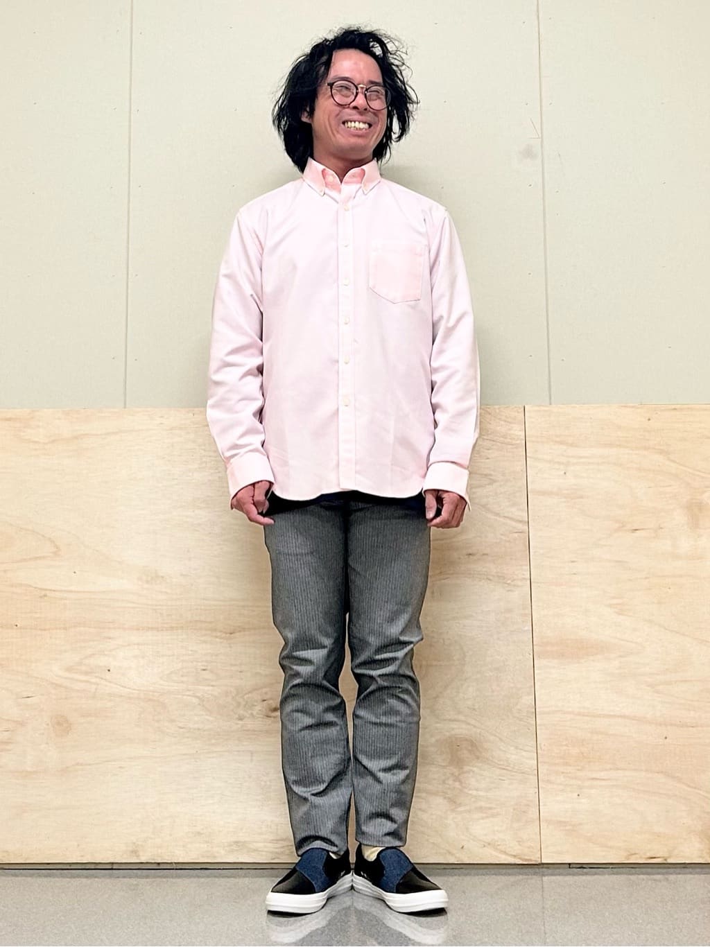 KENJI Iさんの「THE SHOP TK｜【オールシーズン穿ける！】7DAYSストレッチへリンボンパンツ　ON&hArr;OFF兼用」を使ったコーディネート