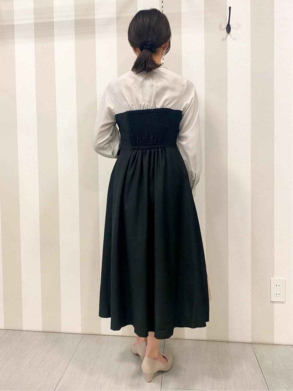 eguchiさんの「grove｜【ふわっと心地よい足入れ】やわここち(R)Vカットパンプス」を使ったコーディネート