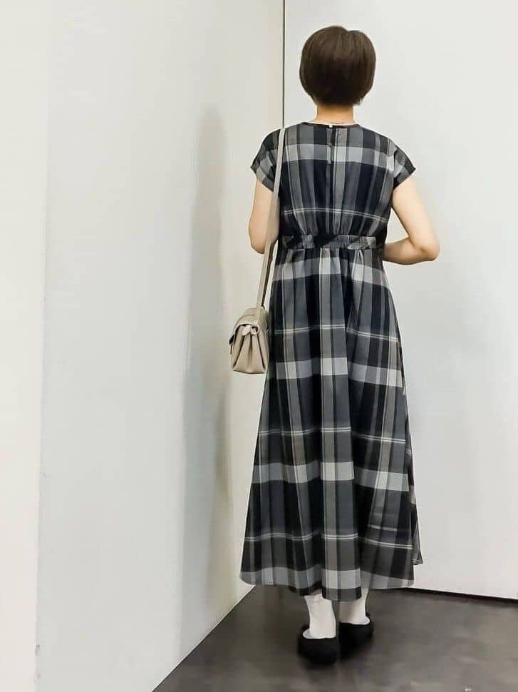 やまちゃんさんの「grove｜フラワーモチーフパール調ネックレス」を使ったコーディネート