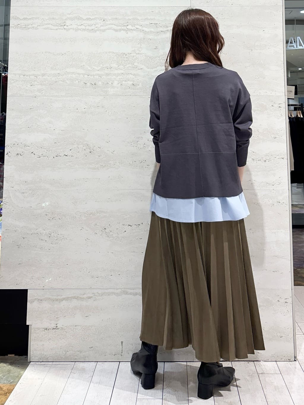 かほさんの「OPAQUE.CLIP｜フェイクスウェードプリーツスカート【静電気防止加工／洗濯機OK】」を使ったコーディネート
