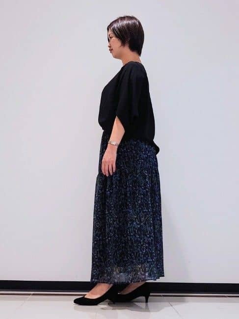 gissyさんの「INDIVI｜【秋映え柄/セットアップ可能】フラワーシフォンスカート」を使ったコーディネート