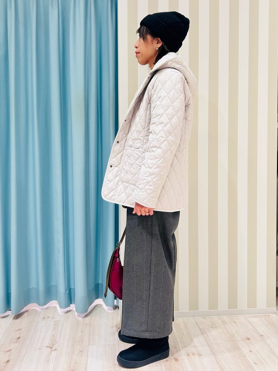 ふっきーさんの「SHOO･LA･RUE｜【洗濯機可/ちくちくしにくい】大人のための スウェットライク刺繍ロゴニット」を使ったコーディネート