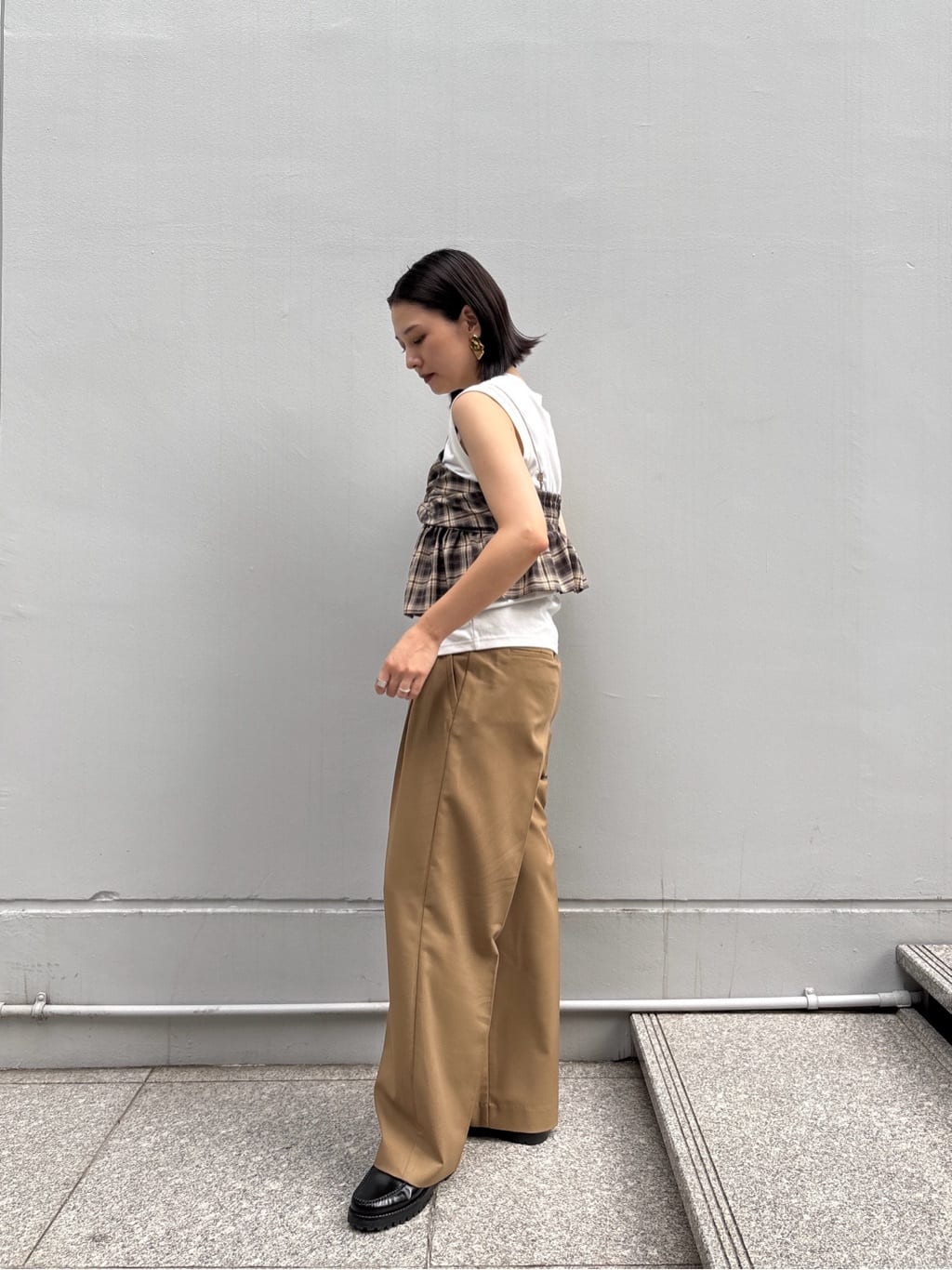 ayanoさんの「INDIVI｜オンブレチェックビスチェ」を使ったコーディネート