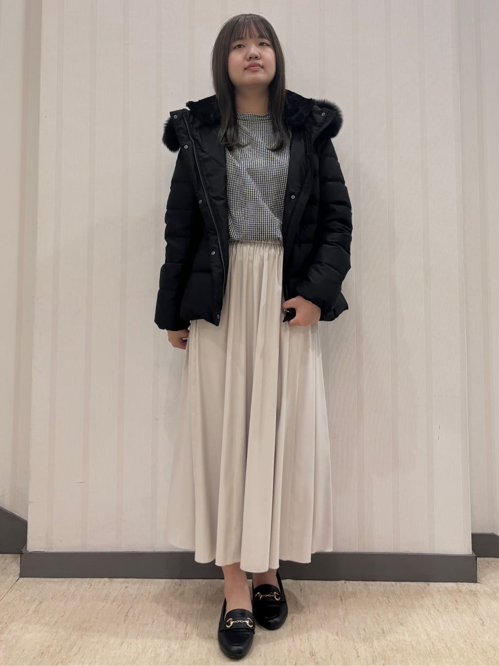 ちひさんの「INDIVI｜レザー調ギャザースカート」を使ったコーディネート