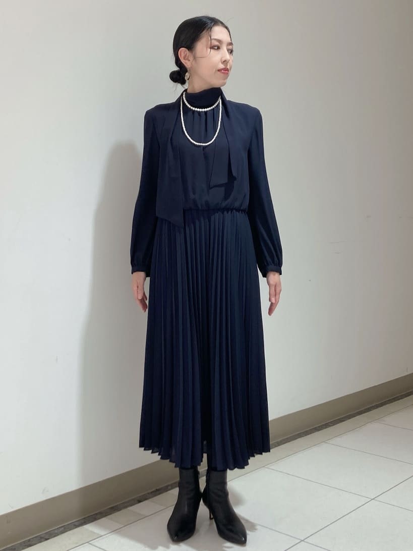 環さんの「UNTITLED｜◆【フォーマル/洗える】ボウタイ プリーツワンピース」を使ったコーディネート