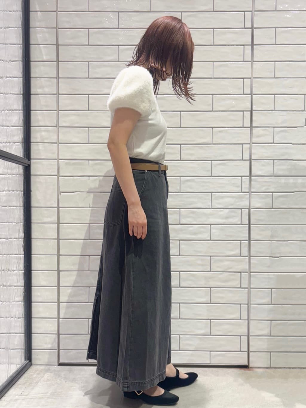 ranさんの「OPAQUE.CLIP｜《6色展開》フェザーパフスリーブVネックニット【洗濯機洗い可】」を使ったコーディネート