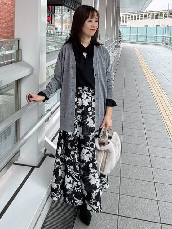 makiさんの「UNTITLED｜【アンサンブル可/洗える/Vネック】ウールシルクカーディガン」を使ったコーディネート