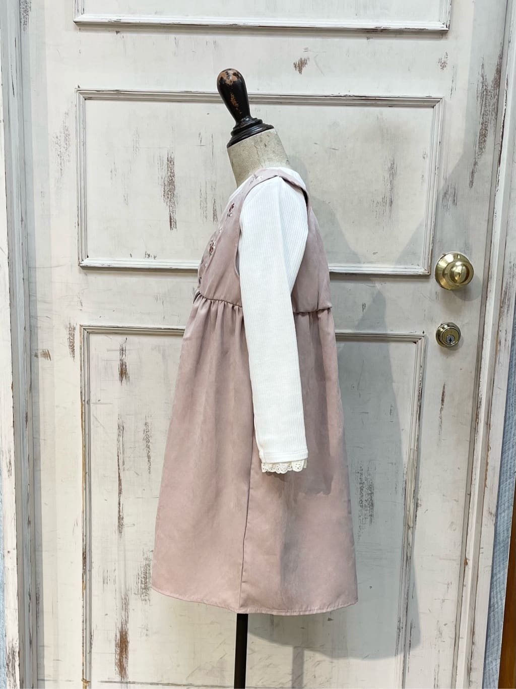 なつさんの「SHOO･LA･RUE｜◆【洗える/100-120cm】着るだけでコーデが決まる スカラップ花刺繍ワンピース」を使ったコーディネート