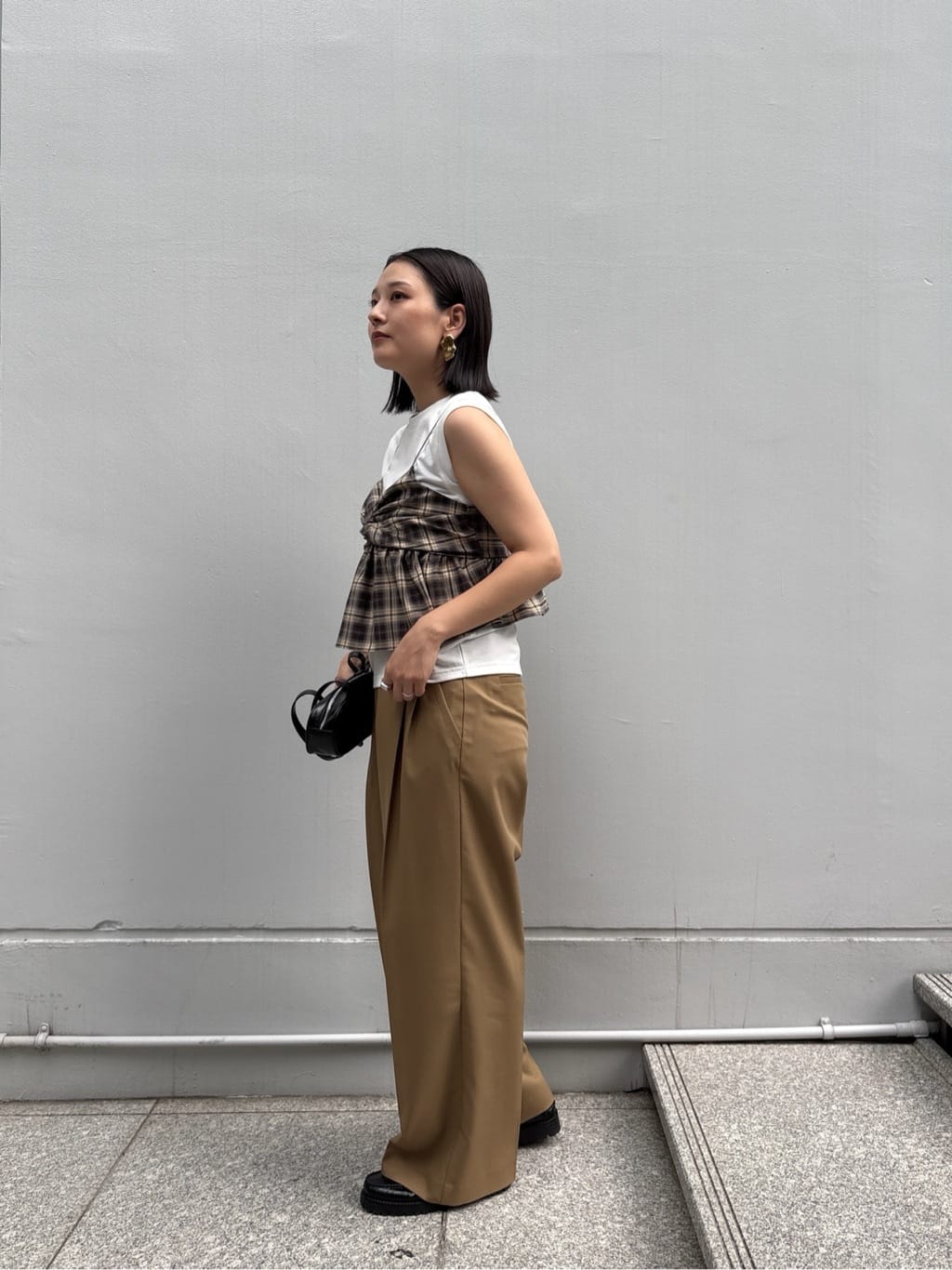 ayanoさんの「INDIVI｜オンブレチェックビスチェ」を使ったコーディネート