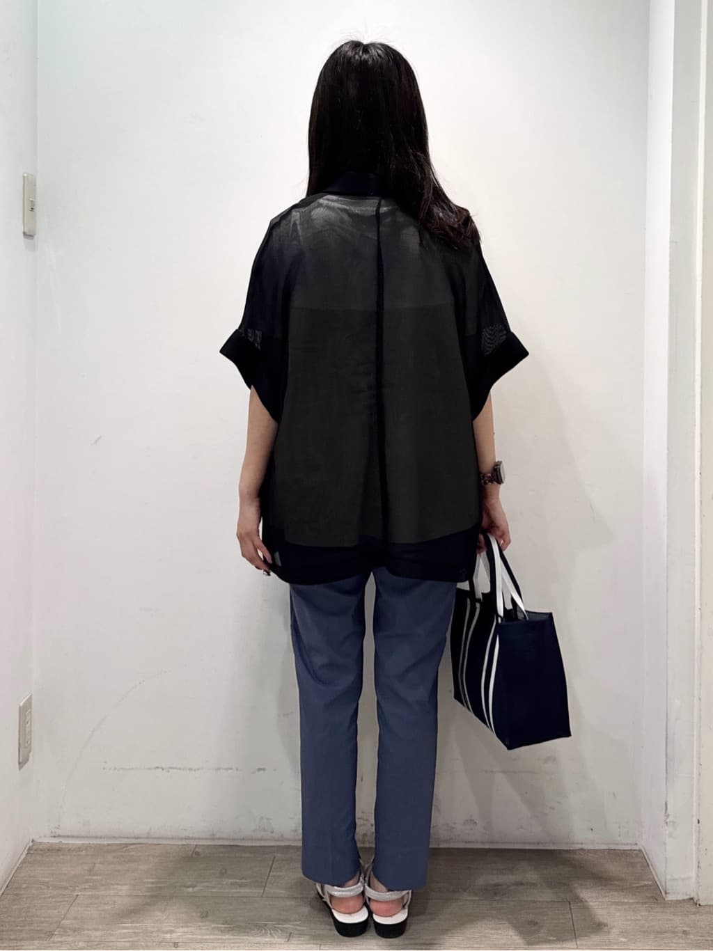 yuicciさんの「OPAQUE.CLIP｜麻混ハイストレッチイージースティックパンツ【洗濯機洗い可】」を使ったコーディネート