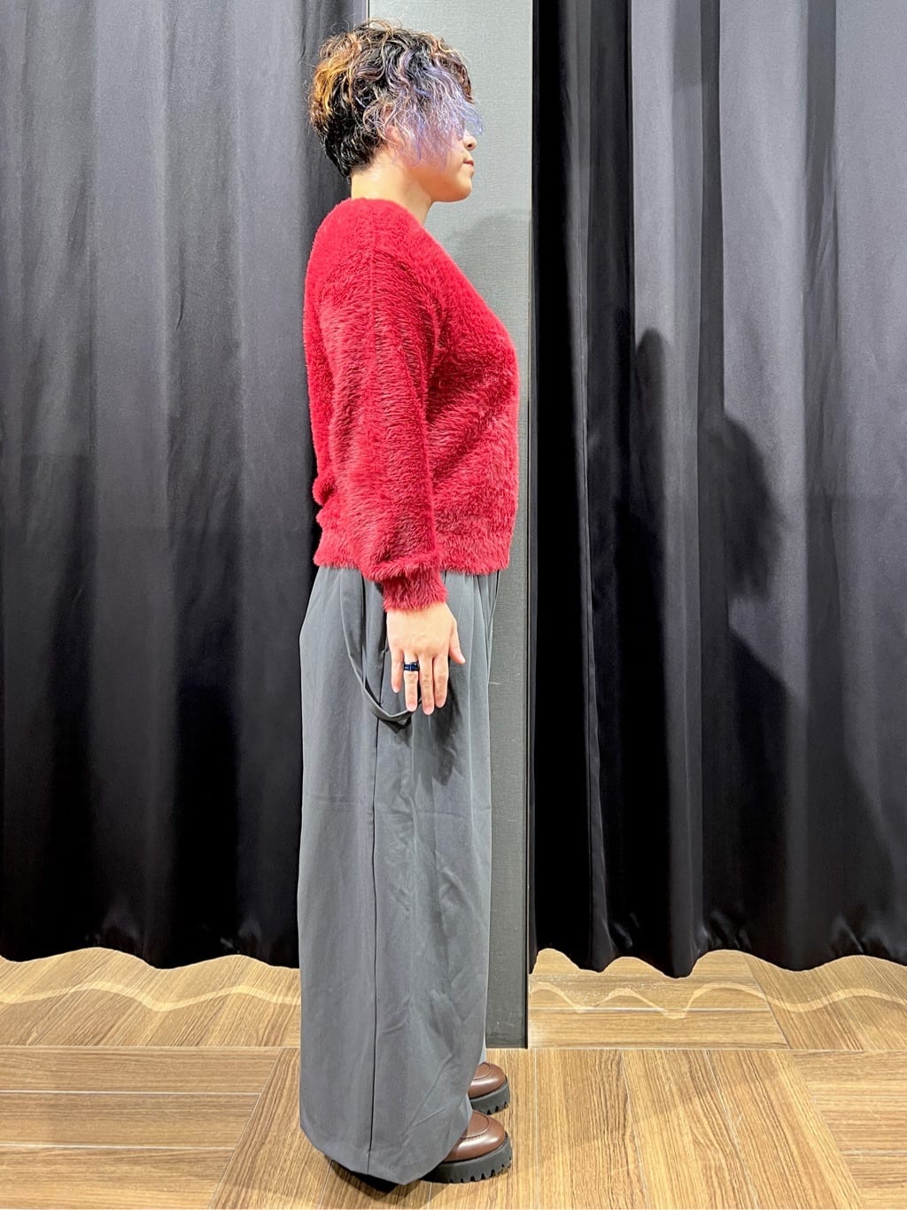 OKMKさんの「THE SHOP TK｜【華やかで柔らか】ふわふわフェザーニット/洗える・前後2WAY」を使ったコーディネート