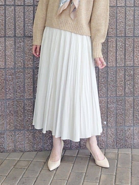 MUTSUKOさんの「UNTITLED｜【手洗い／88cm正方形】エンブレムプリントスカーフ」を使ったコーディネート