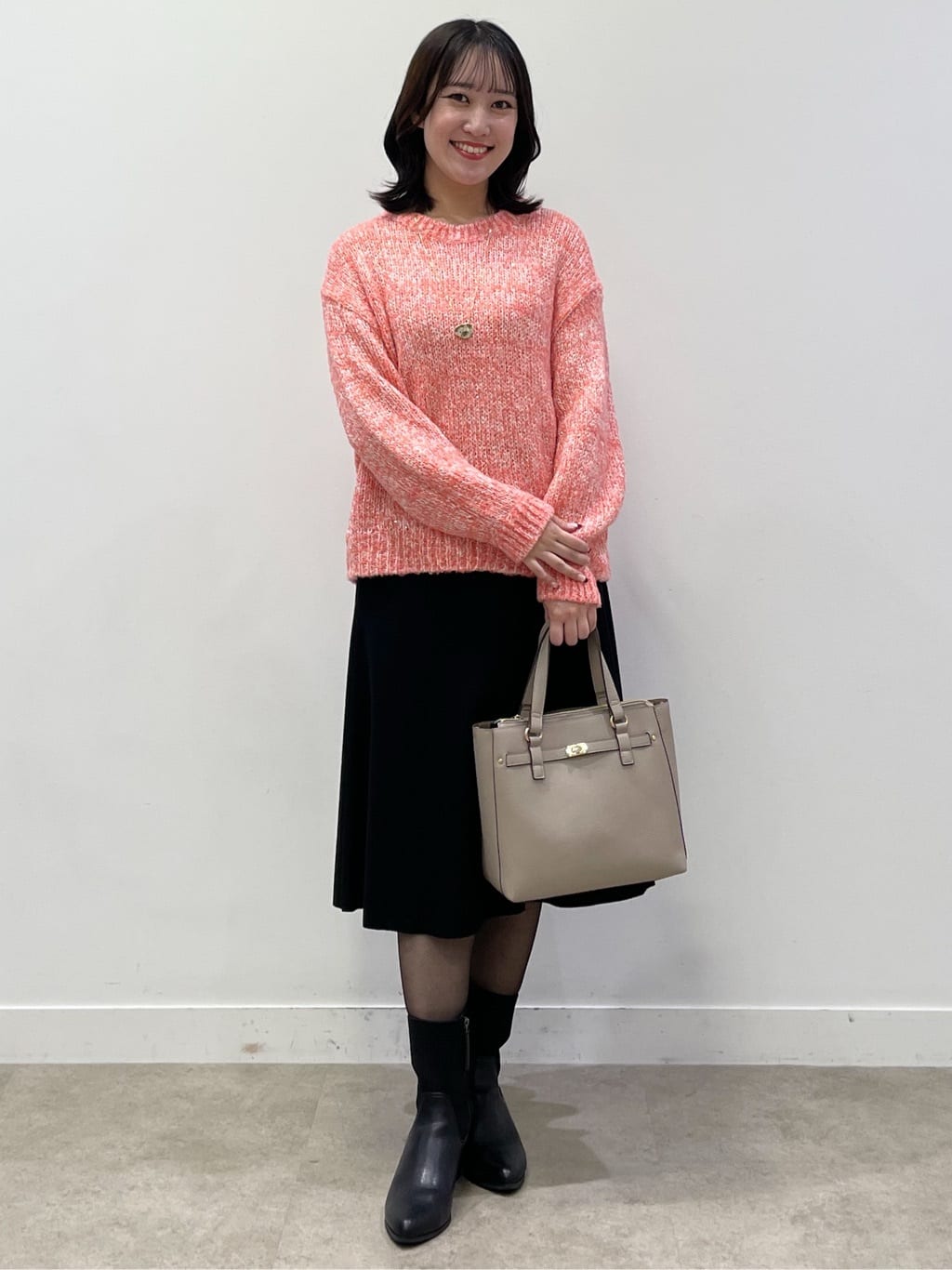yukariさんの「Reflect｜【一枚で着映え◎／ゆったり着られるワンサイズ】スパンコール&times;ラメニット」を使ったコーディネート