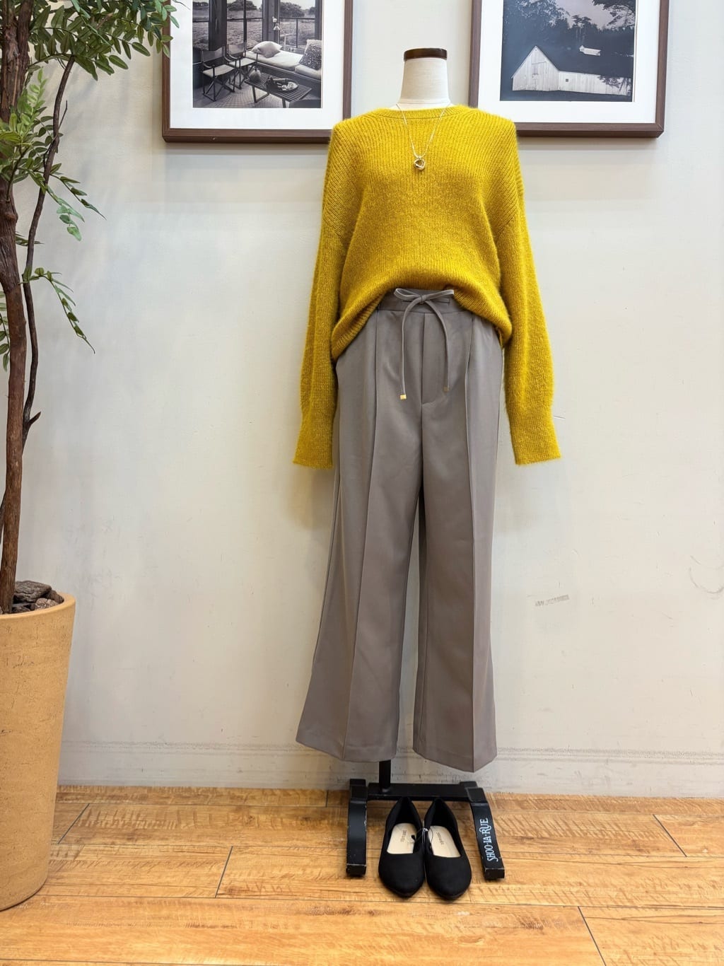 maiさんの「SHOO･LA･RUE｜【洗濯機可/S-LL/高レビュー】上品シルエットで美しい イージーワイドパンツ」を使ったコーディネート
