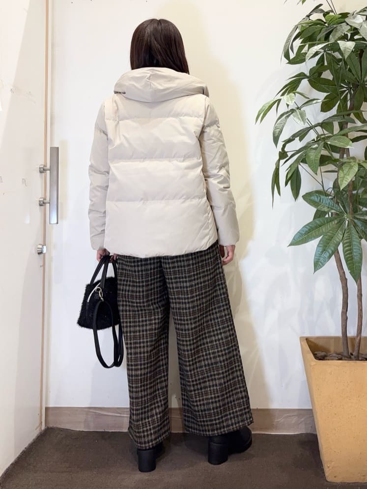 宗形さんの「SHOO･LA･RUE｜【撥水/洗える】ショートフーディーダウン」を使ったコーディネート