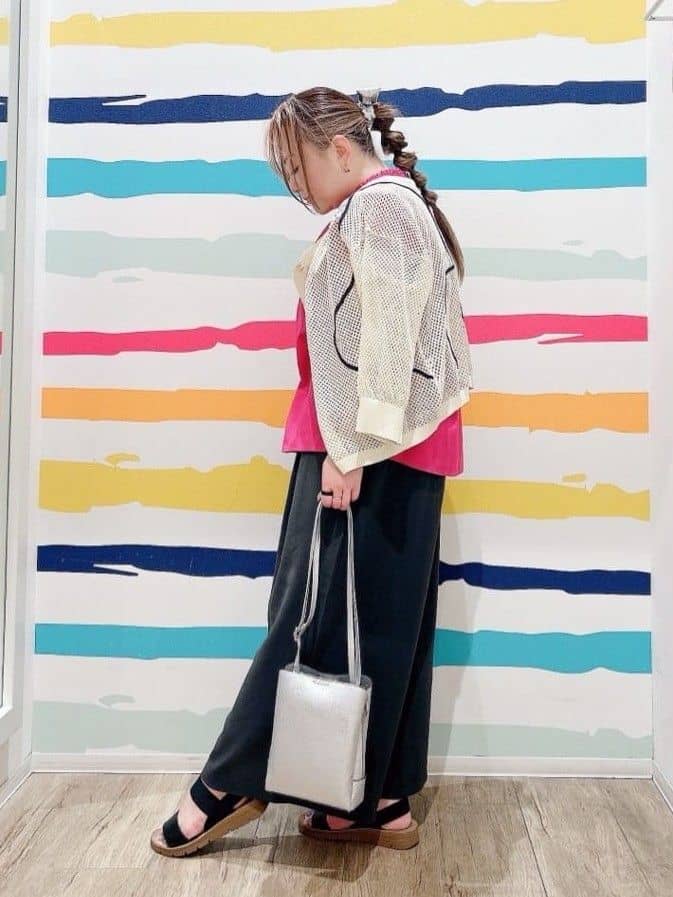 Peeさんの「SHOO･LA･RUE｜【セットアップ可/ひんやり】下半身カバーにも タックスカーチョ」を使ったコーディネート