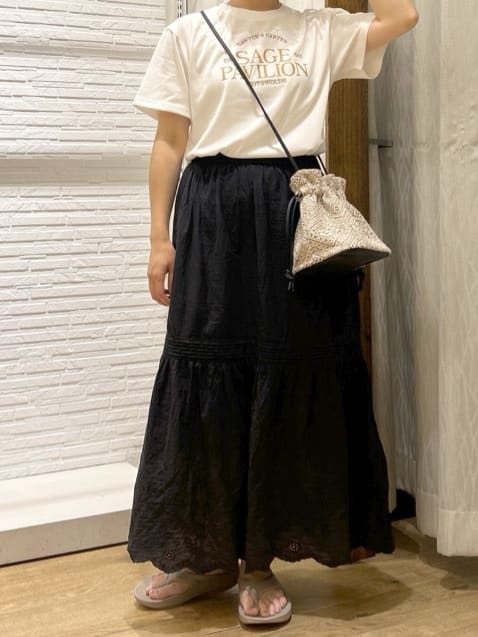 ga_riさんの「THE SHOP TK｜カレッジ＆フォトプリントTシャツ【洗濯機OK】」を使ったコーディネート