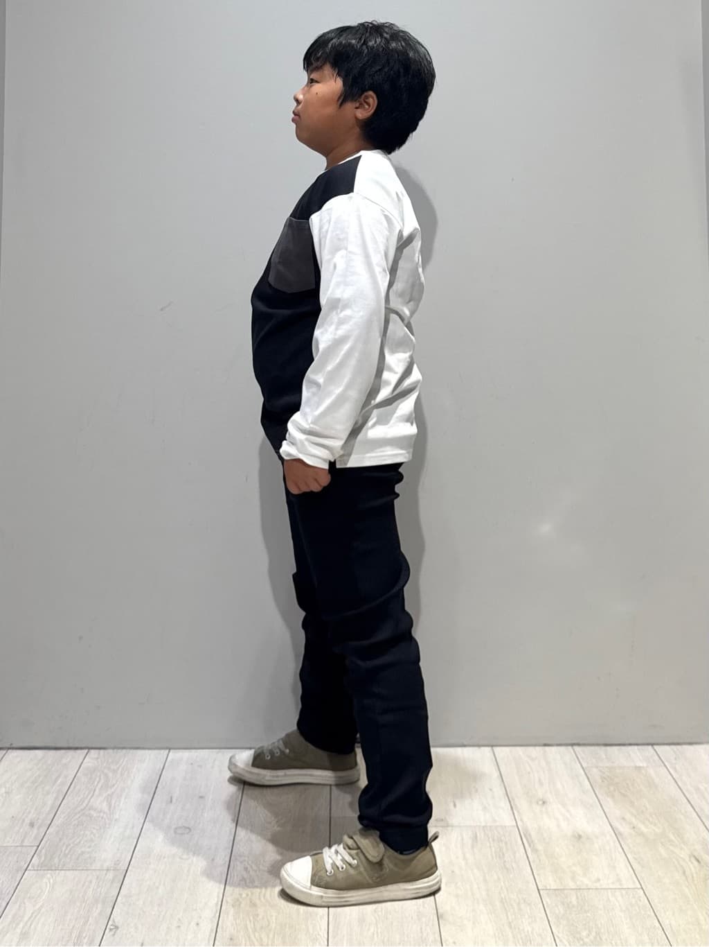 kuboさんの「THE SHOP TK｜【110-160/洗濯機OK】切り替え長袖Tシャツ」を使ったコーディネート