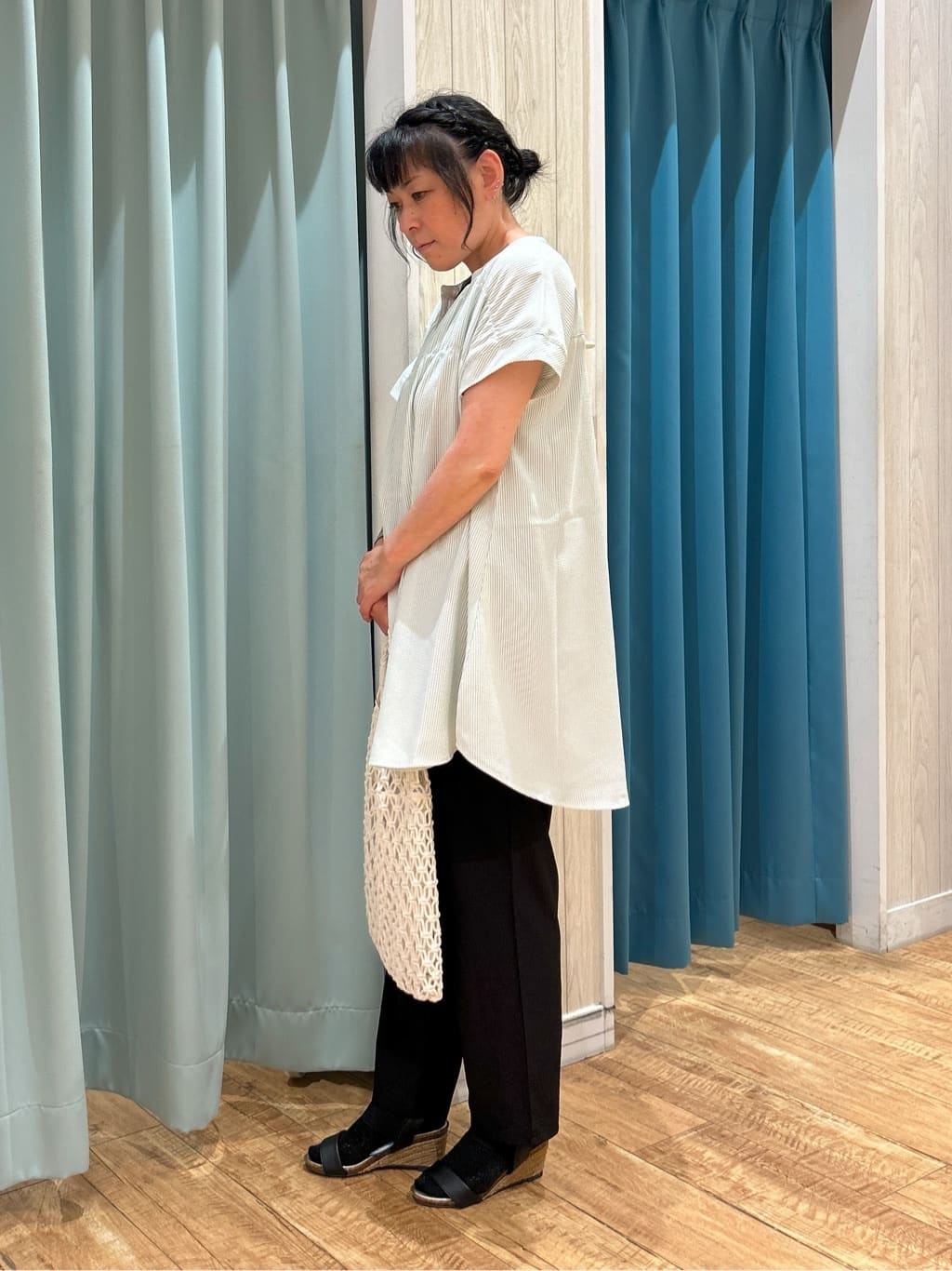 わかさんの「SHOO･LA･RUE｜【S-LL/ひんやり/体型カバー】サッカーストライプ Aラインチュニックブラウス」を使ったコーディネート