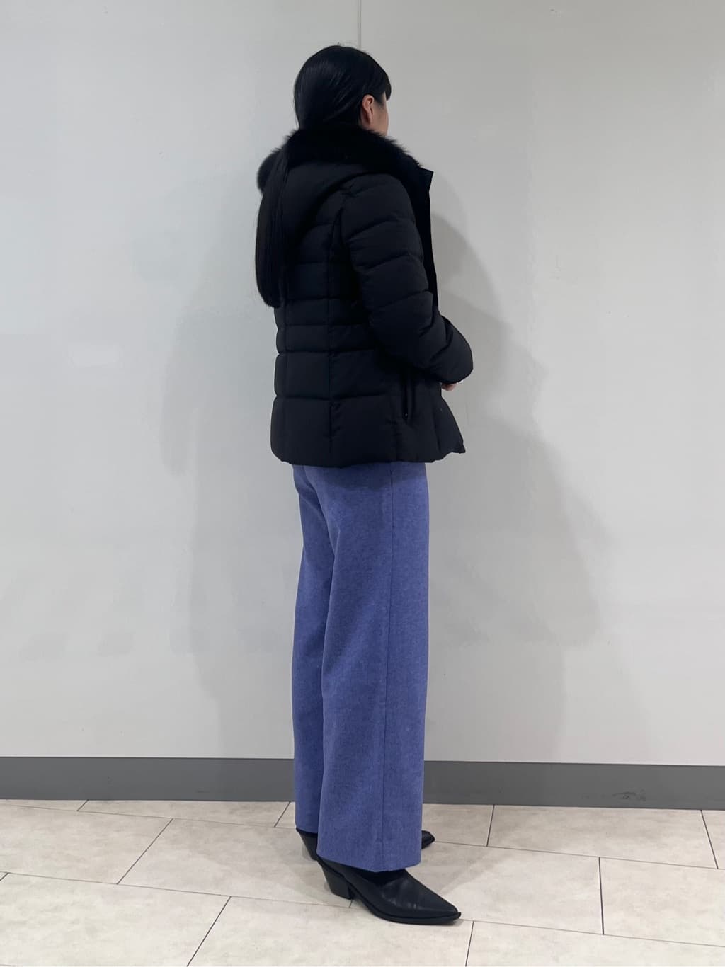 hasuさんの「INDIVI｜【名品／撥水／抗菌防臭】ショート丈リサイクルダウンコート」を使ったコーディネート