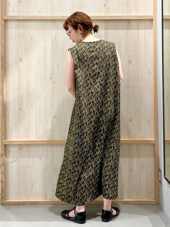 nakoさんの「THE SHOP TK｜ショルダータックワンピース【洗える】」を使ったコーディネート
