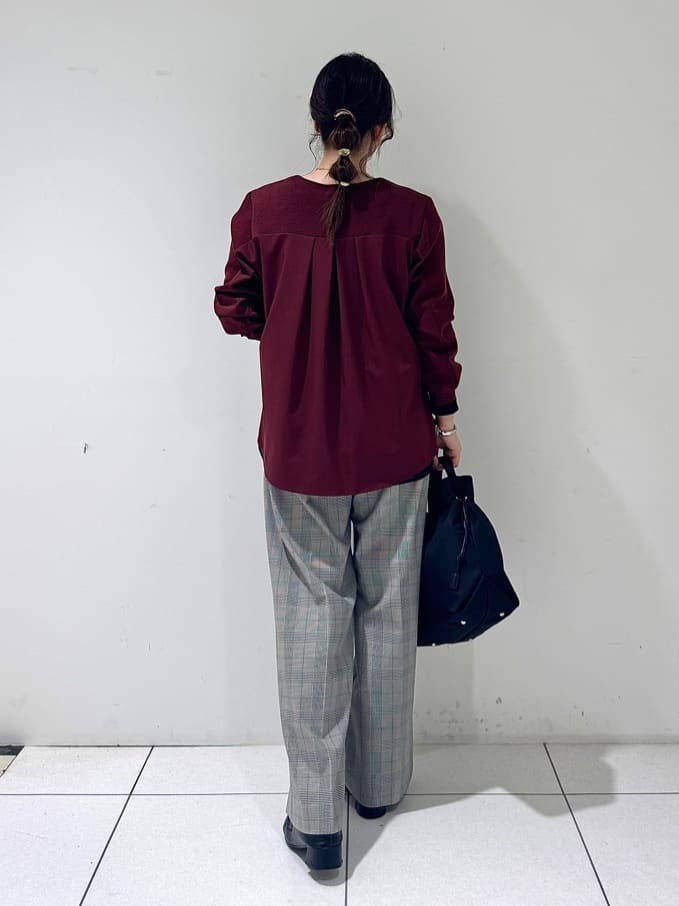 そんさんの「INDIVI｜【洗える／選べる8色】トーンアップニット」を使ったコーディネート
