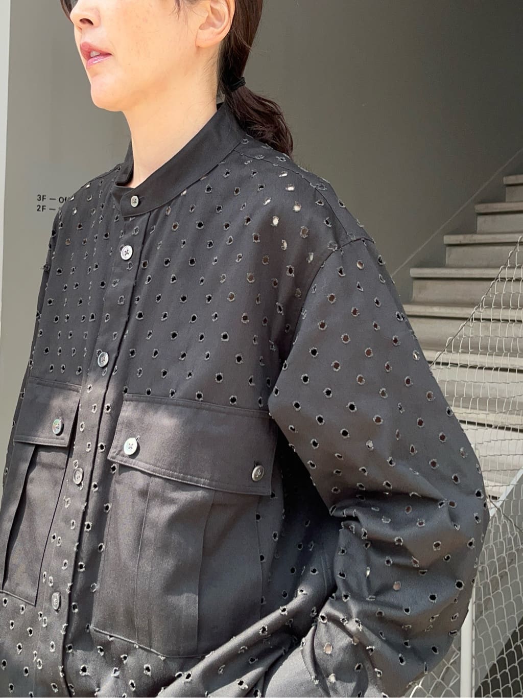 神野（jinno）さんの「TAKEO KIKUCHI｜ツイルオパールオーバーシャツ」を使ったコーディネート