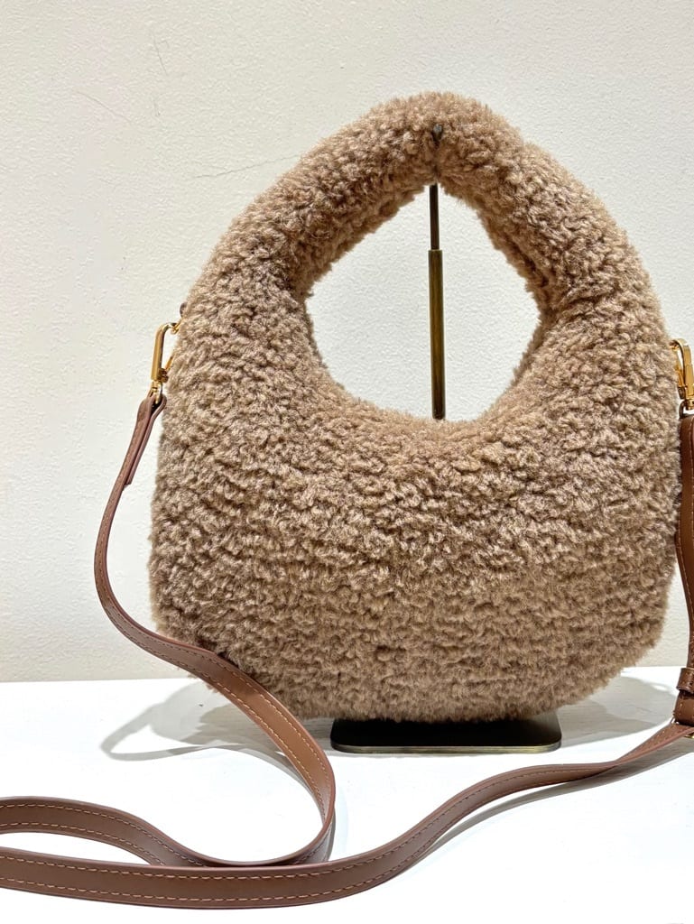 yumiさんの「Dessin｜【2WAY・軽量】ボアBAG」を使ったコーディネート