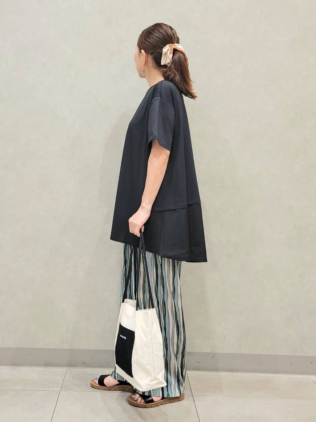 ユウさんの「SHOO･LA･RUE｜【S-LL/UV/吸水速乾】きれいに体型カバー Aライン チュニックワンピース」を使ったコーディネート
