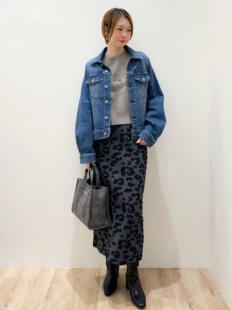 yurieさんの「OPAQUE.CLIP｜チェーン刺繍ロゴニット【洗濯機OK】」を使ったコーディネート