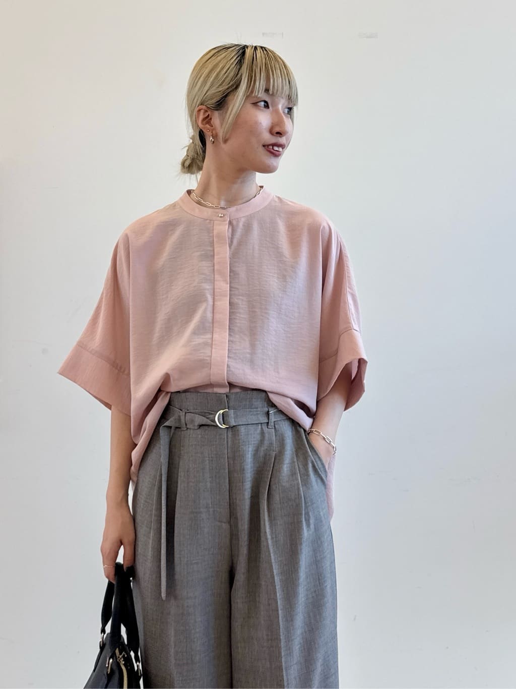 omaさんの「THE SHOP TK｜◆ドルマンブラウス【7色展開/洗濯機OK/体型カバー】」を使ったコーディネート
