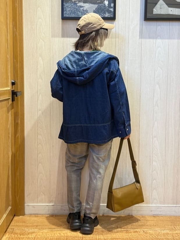 misakiさんの「SHOO･LA･RUE｜【高レビュー/SS-LL/美脚シルエット】すっきりきれい見え テーパードパンツ」を使ったコーディネート