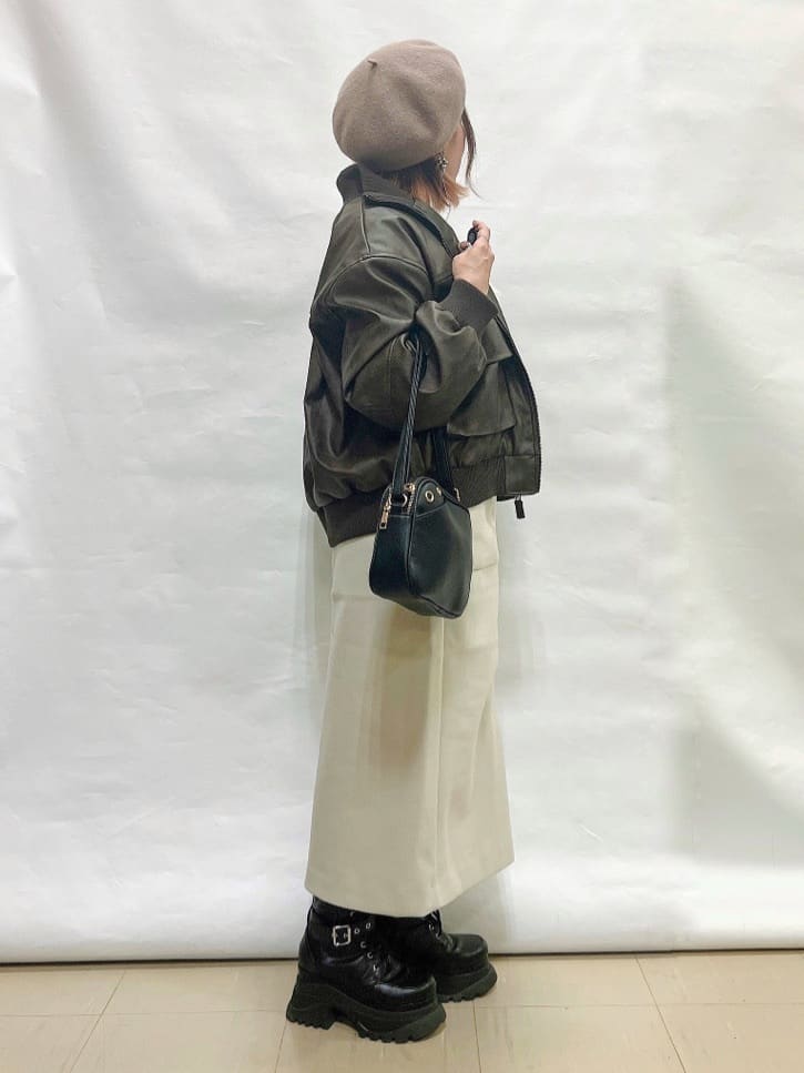 YUIさんの「SHOO･LA･RUE｜【S-LL】大人綺麗 レザー調リブブルゾン」を使ったコーディネート