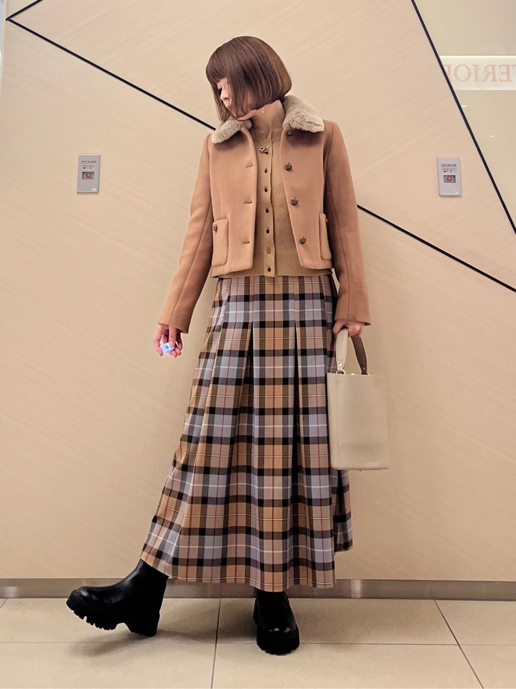 yahataさんの「DRESSTERIOR｜◆チェックタックソフトプリーツスカート」を使ったコーディネート