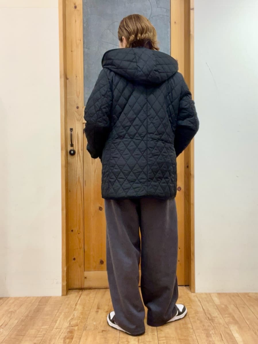ゆみさんの「SHOO･LA･RUE｜【洗濯機可/ちくちくしにくい】大人のための スウェットライク刺繍ロゴニット」を使ったコーディネート