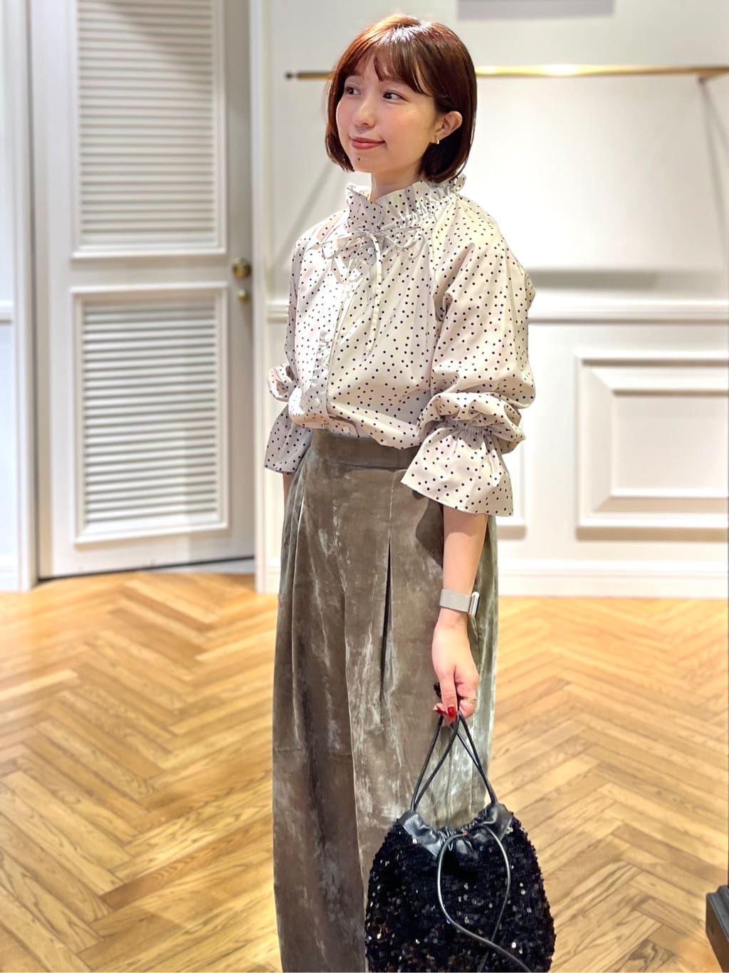 つじ まこさんの「DRESSTERIOR｜ソフト別珍イージーパンツ」を使ったコーディネート