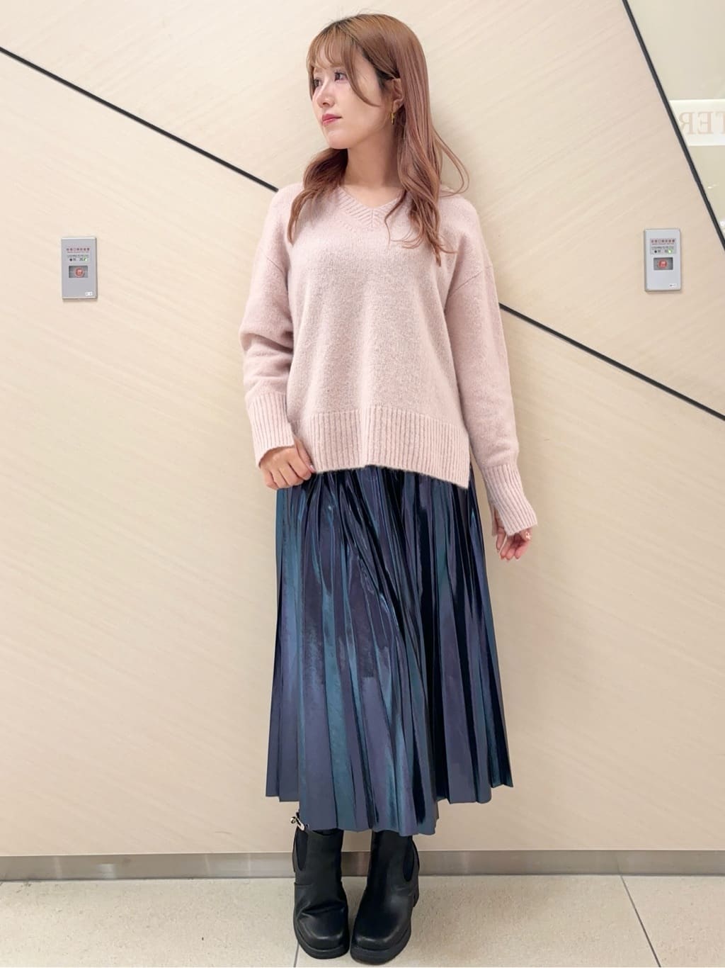 Rinaさんの「DRESSTERIOR｜アルパカブレンドVネックニット」を使ったコーディネート