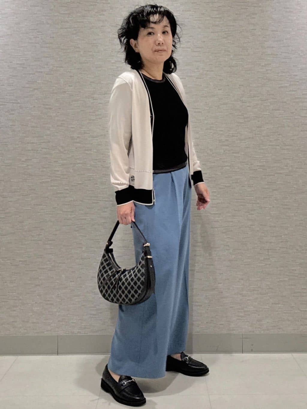 KOJIMAさんの「Reflect｜【WEB先行カラーあり／手洗い可／アンサンブル可】バイカラー五分袖ニット」を使ったコーディネート