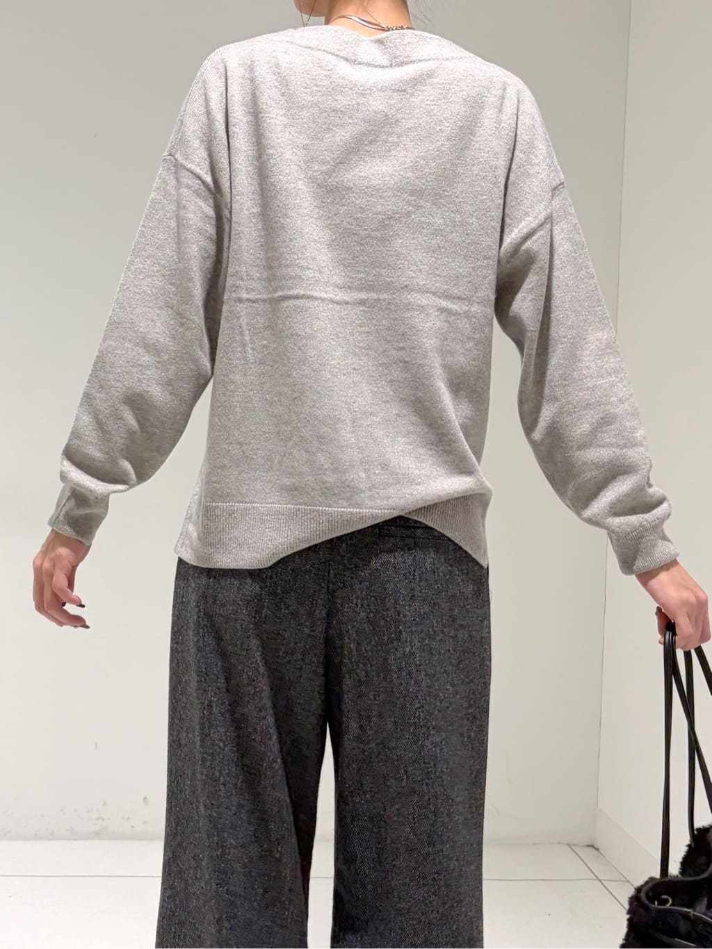 shioriさんの「INDIVI｜【洗える／カシミヤ混】ボトルネック ドルマンスリーブニット」を使ったコーディネート