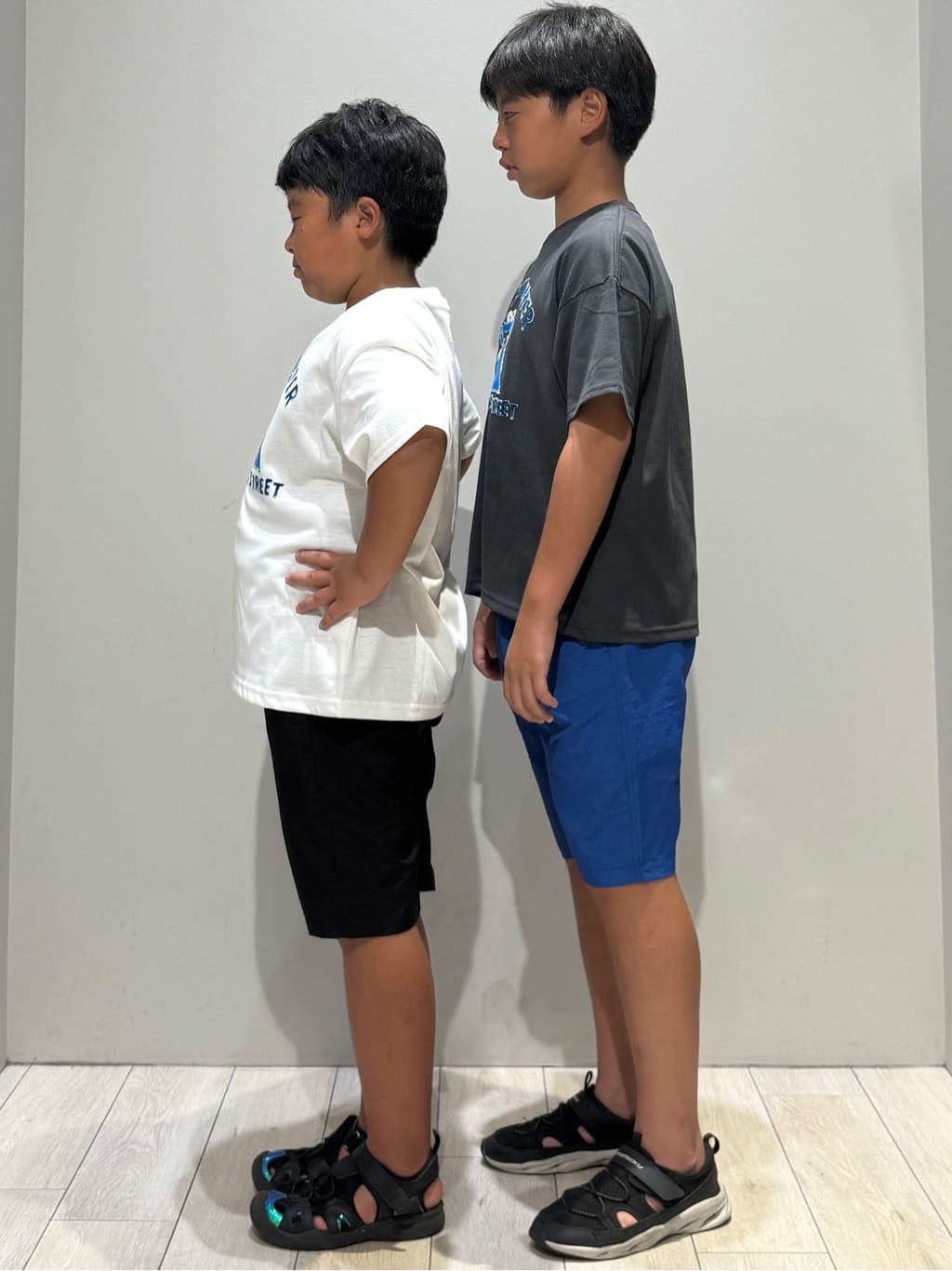 kuboさんの「THE SHOP TK｜【110-160】セサミストリートTシャツ／親子リンク」を使ったコーディネート