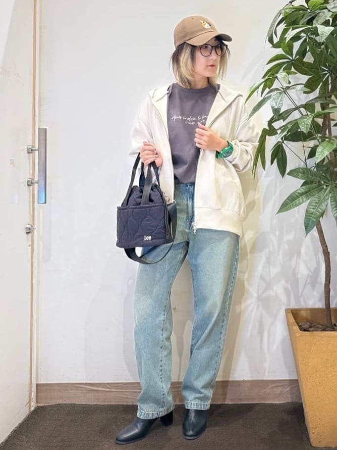 misakiさんの「SHOO･LA･RUE｜グラフィックアソート ベーシックロンT」を使ったコーディネート