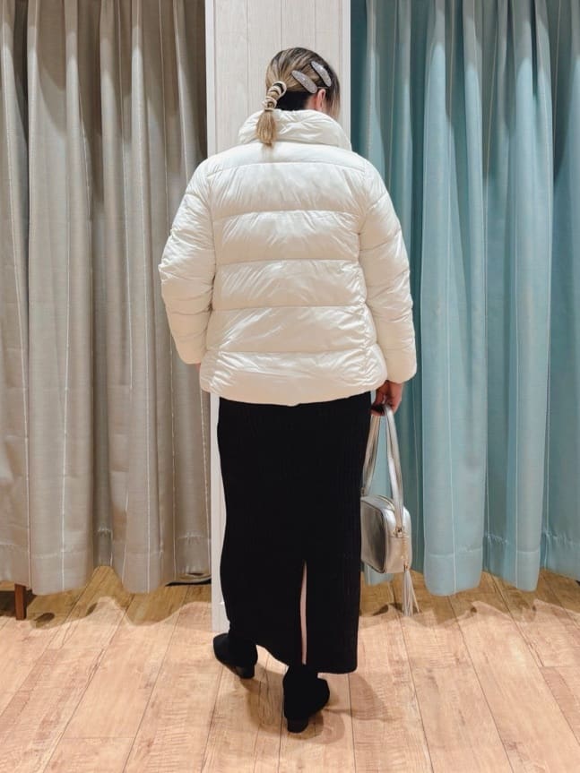 HANAさんの「SHOO･LA･RUE｜◆【洗える/ちくちくしにくい/静電気軽減】スウェットライク ロゴニット」を使ったコーディネート