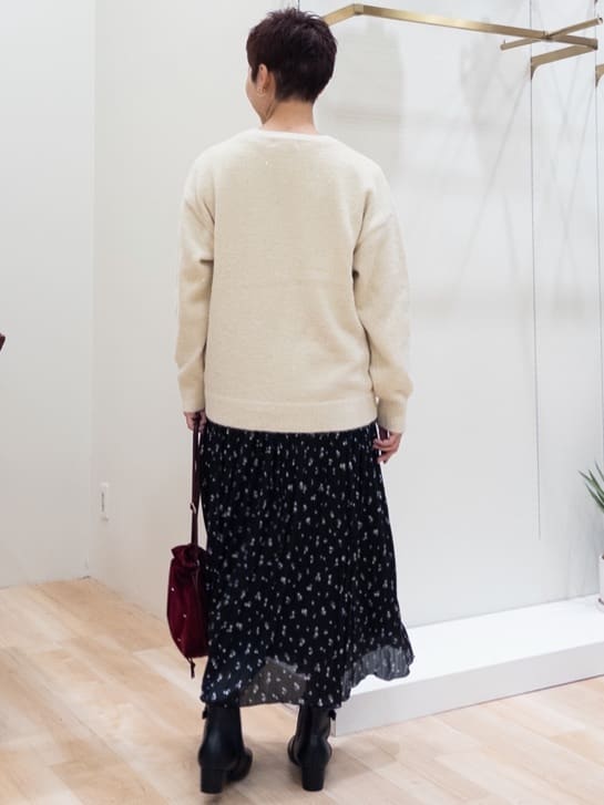 シュウコさんの「grove｜華やぎ冬ニット　ミニスパンコールフェザーニット」を使ったコーディネート